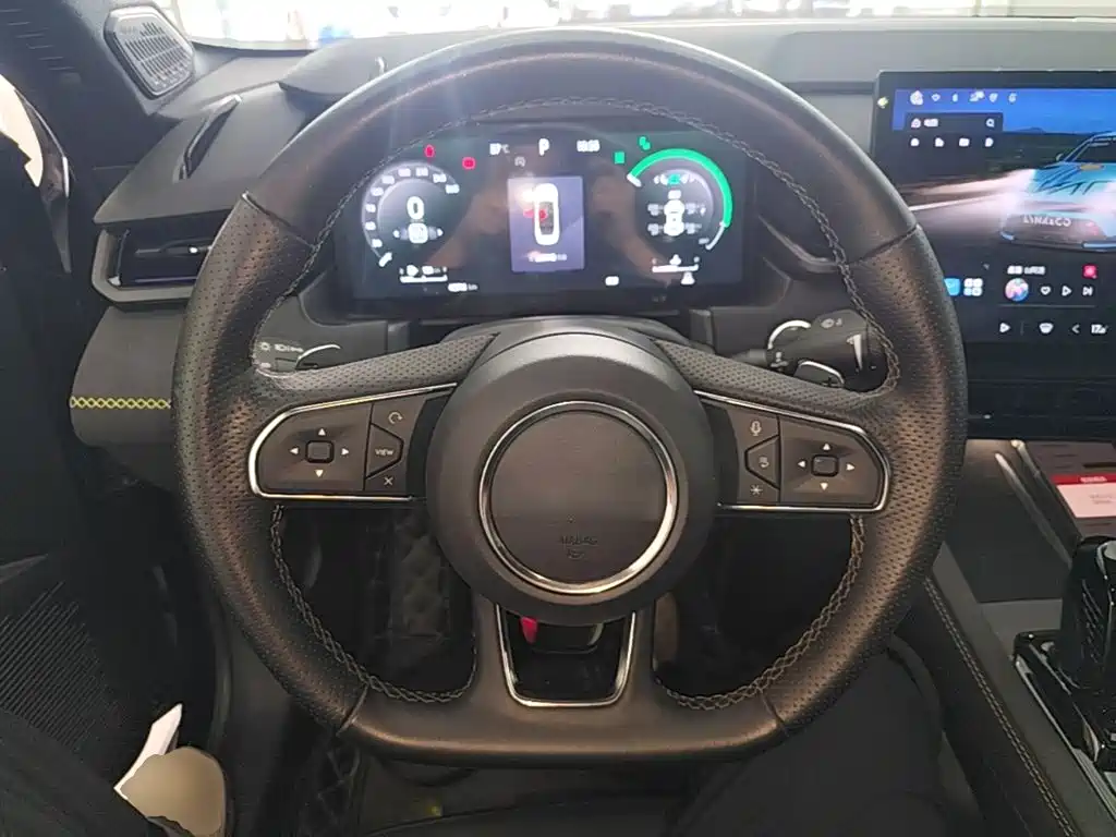 Lynk & Co 03 — миниатюра 11