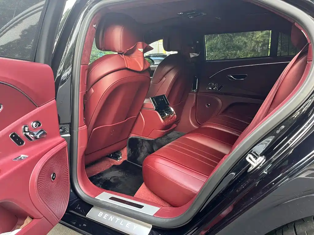 Bentley Flying Spur — миниатюра 6