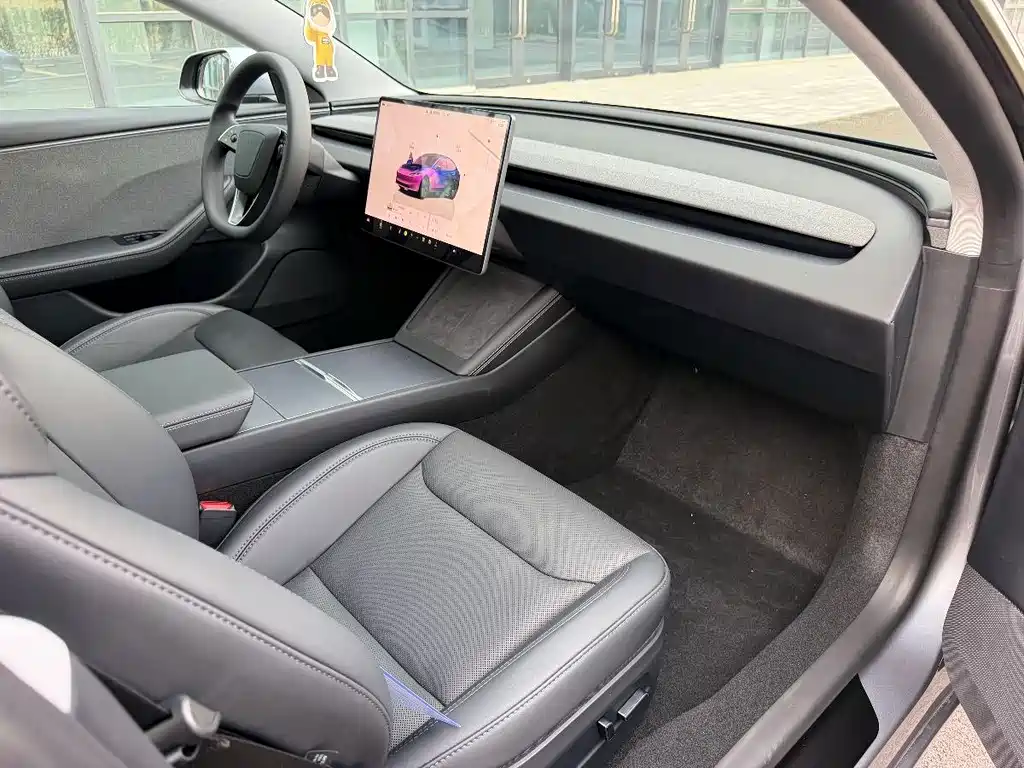 Tesla Model 3 — миниатюра 10