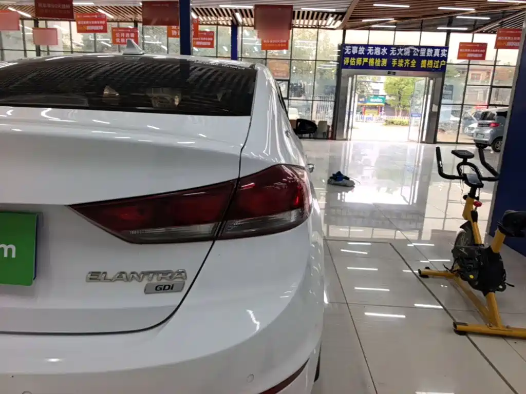 Hyundai Elantra — миниатюра 8