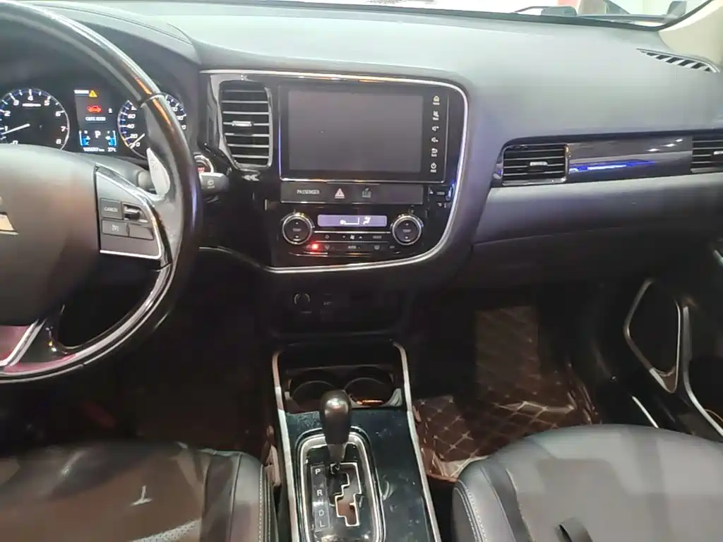 Mitsubishi Outlander — миниатюра 13