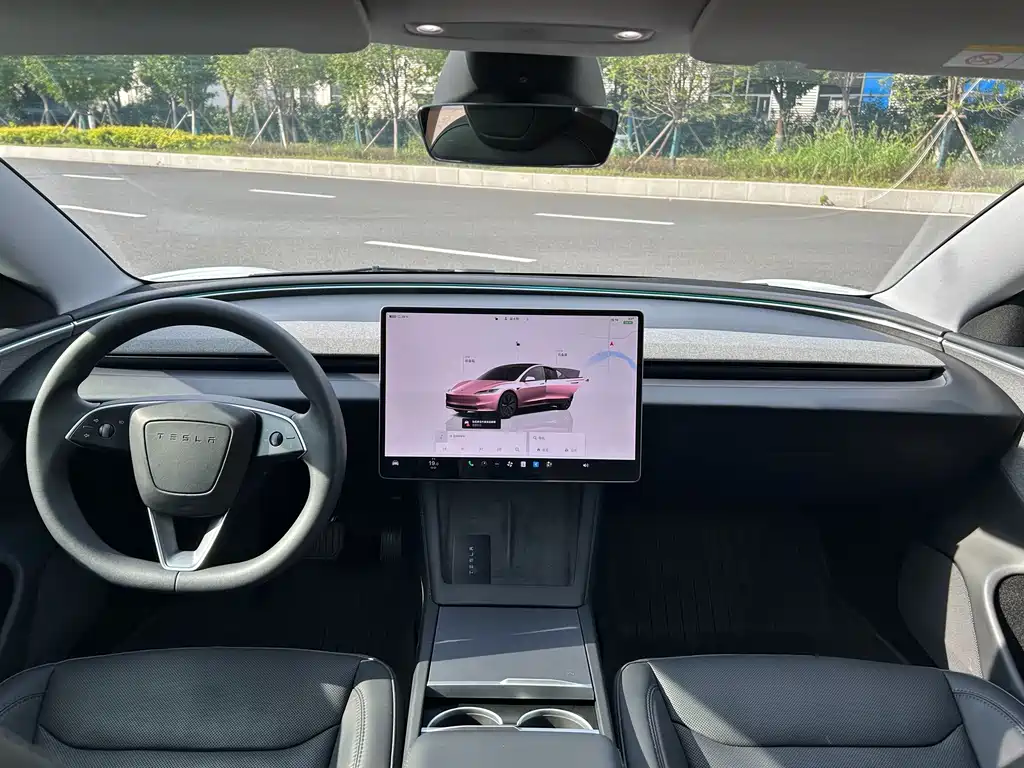 Tesla Model 3 — миниатюра 6