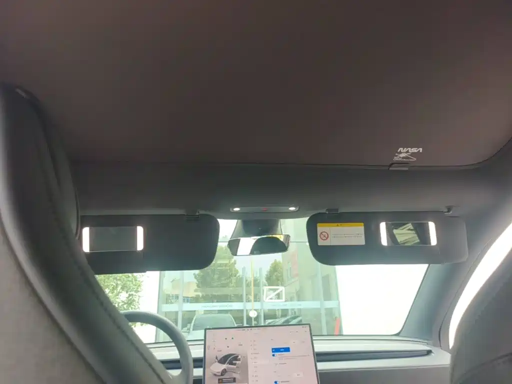 Tesla Model Y L — миниатюра 18