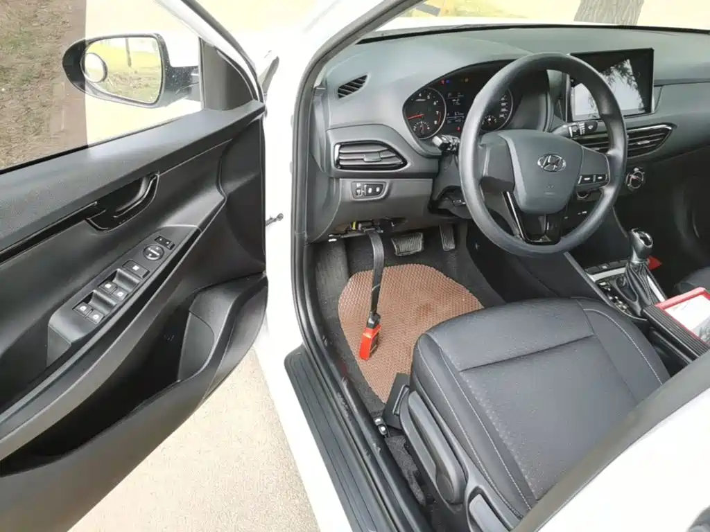 Hyundai Elantra — миниатюра 16