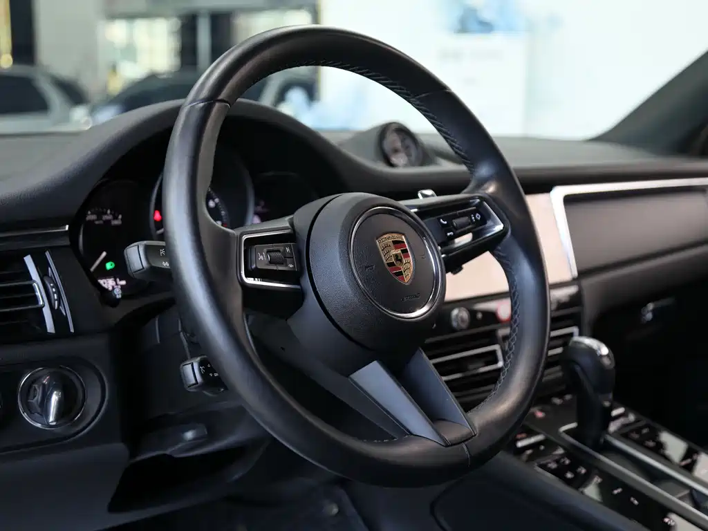 Porsche Macan — миниатюра 9