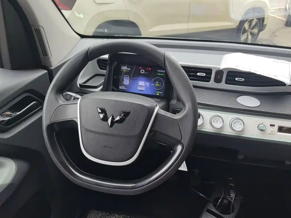 Wuling MINIEV — миниатюра 11