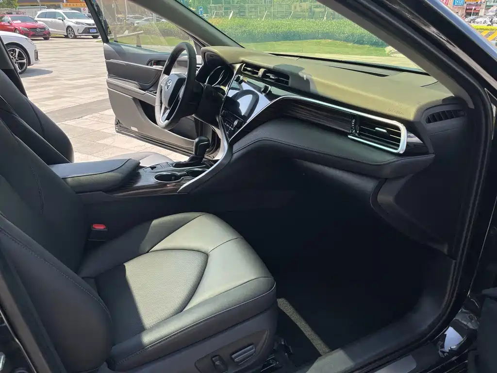 Toyota Camry — миниатюра 13