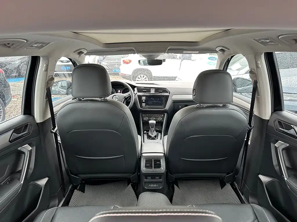 Volkswagen Tiguan L PHEV — миниатюра 11