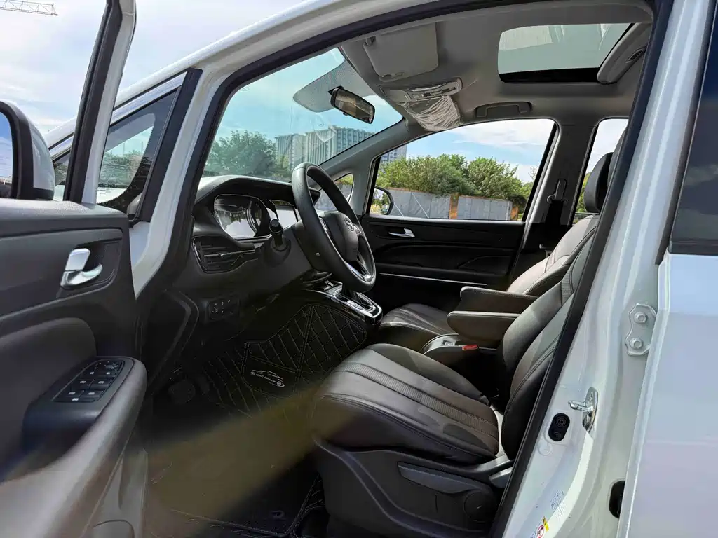 GAC Motor Trumpchi M6 — миниатюра 5