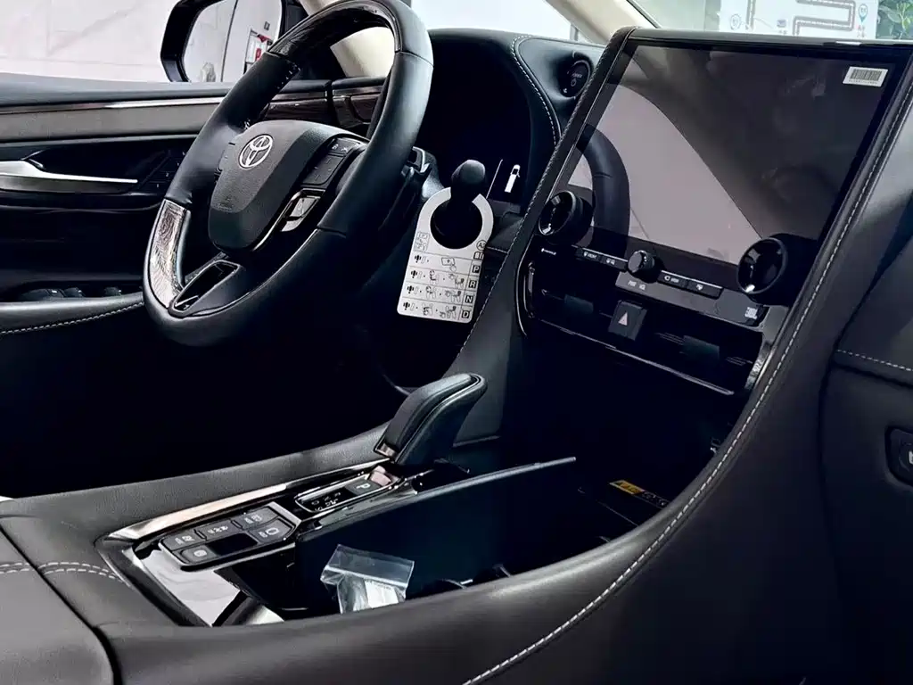 Toyota Alphard - фото 17
