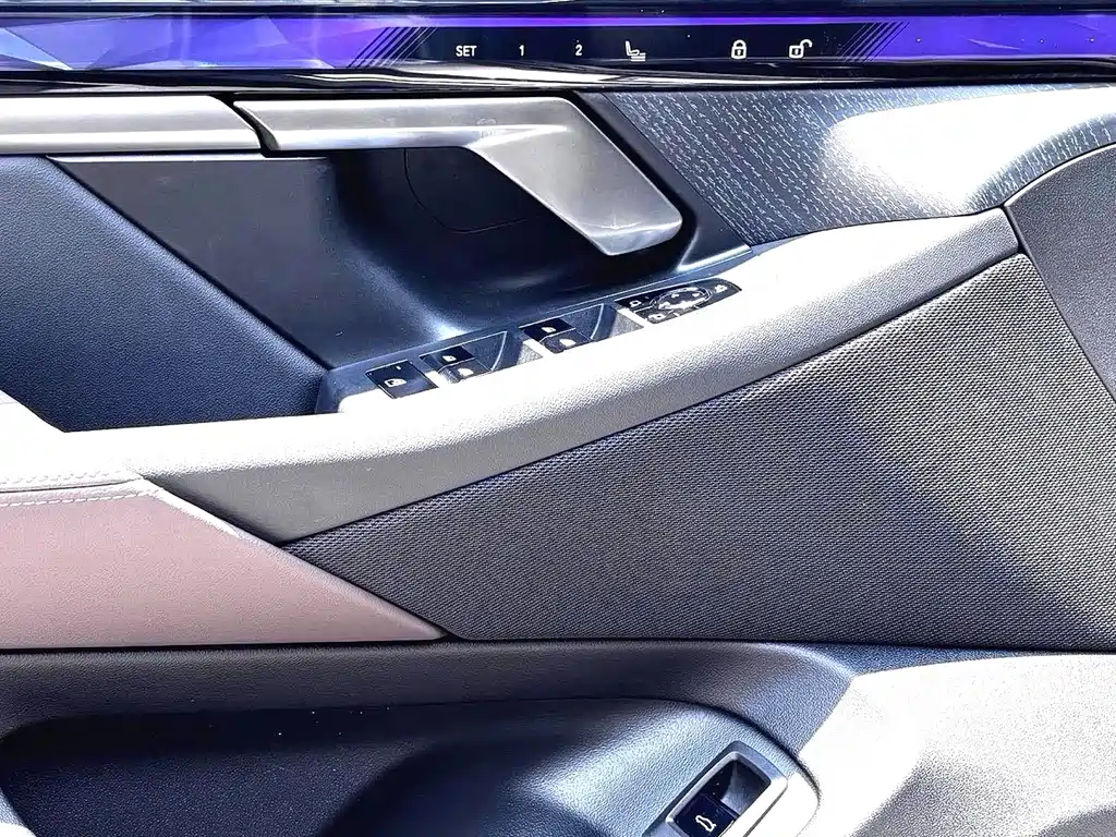 BMW 5 Series — миниатюра 9
