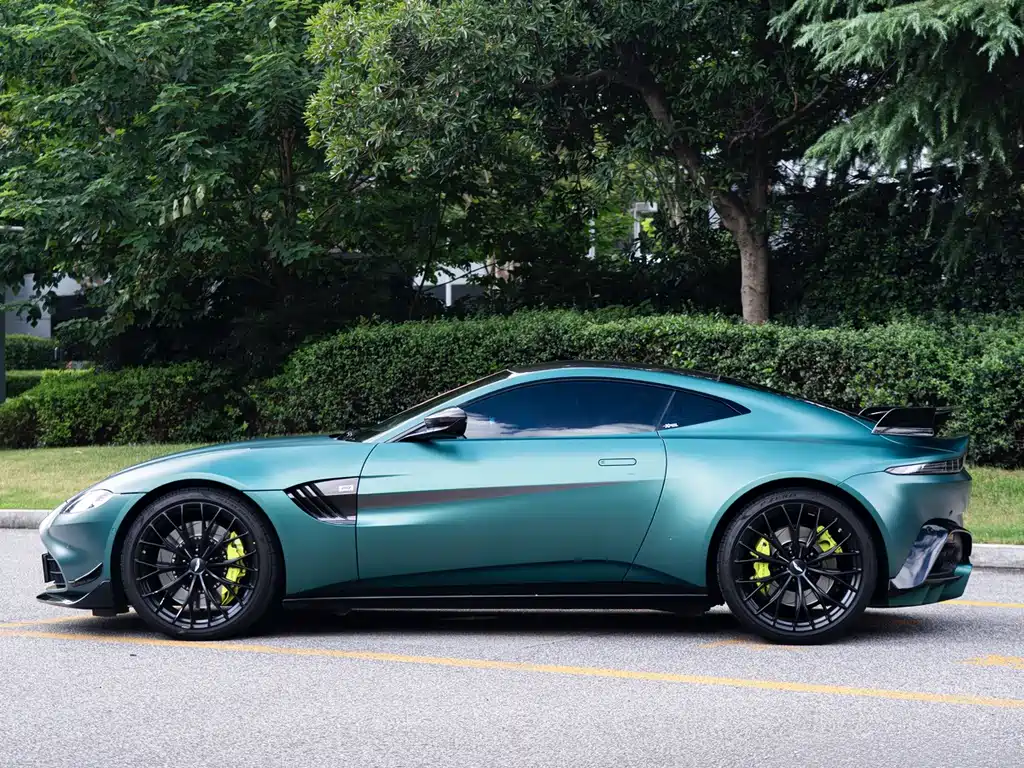 Aston Martin V8 Vantage — миниатюра 5