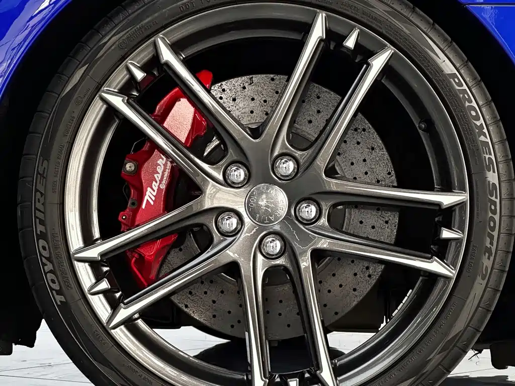 Maserati GranTurismo — миниатюра 8