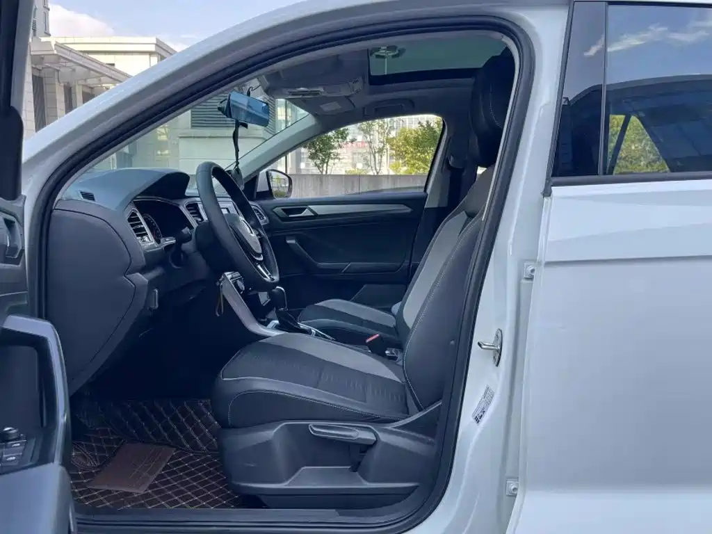 Volkswagen T-Roc — миниатюра 19