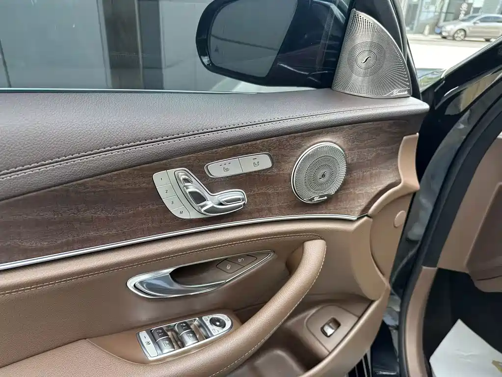 Mercedes-Benz E-Class — миниатюра 20