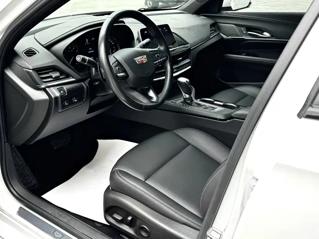 Cadillac CT4 — миниатюра 4