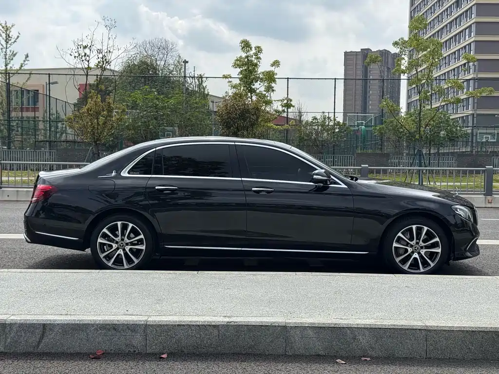 Mercedes-Benz E-Class — миниатюра 16