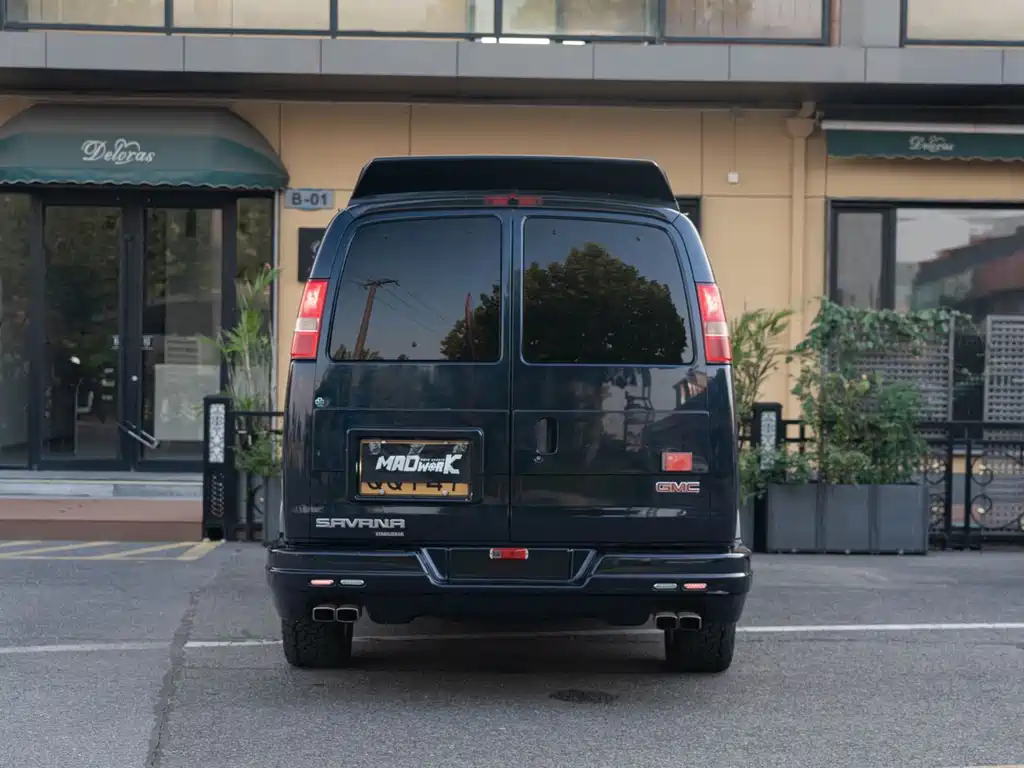 GMC Savana — миниатюра 5