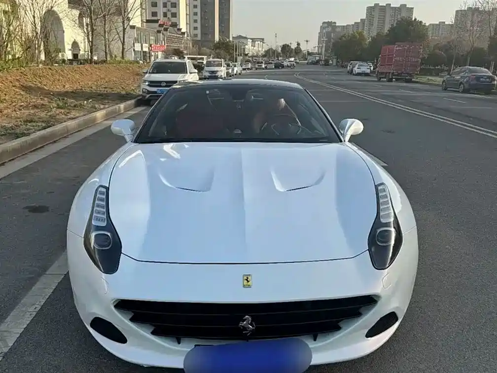 FERRARI CALIFORNIA T