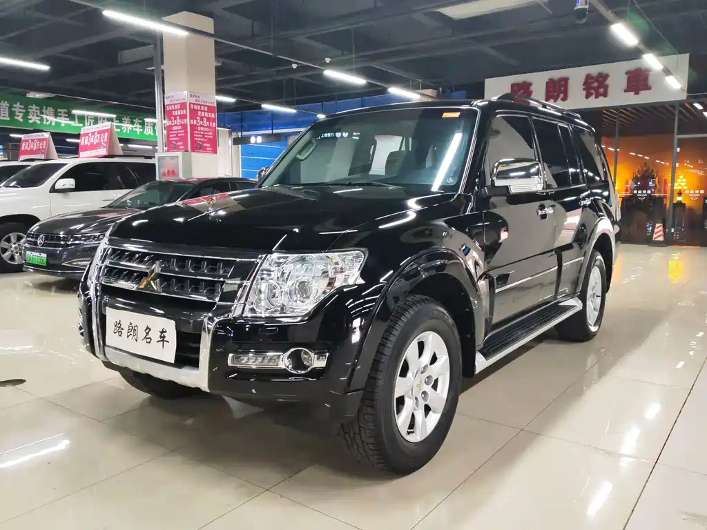 Mitsubishi Pajero (Import) 2020