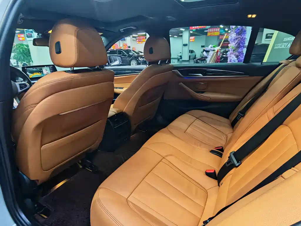 BMW 5 Series — миниатюра 4
