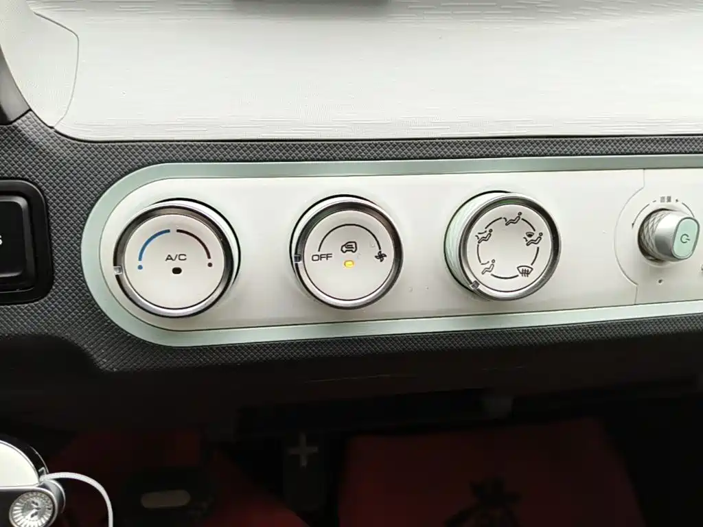 Wuling MINIEV — миниатюра 13