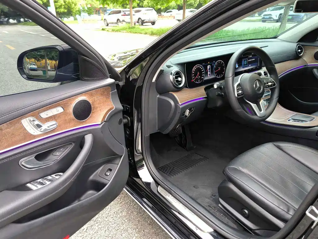 Mercedes-Benz E-Class — миниатюра 10