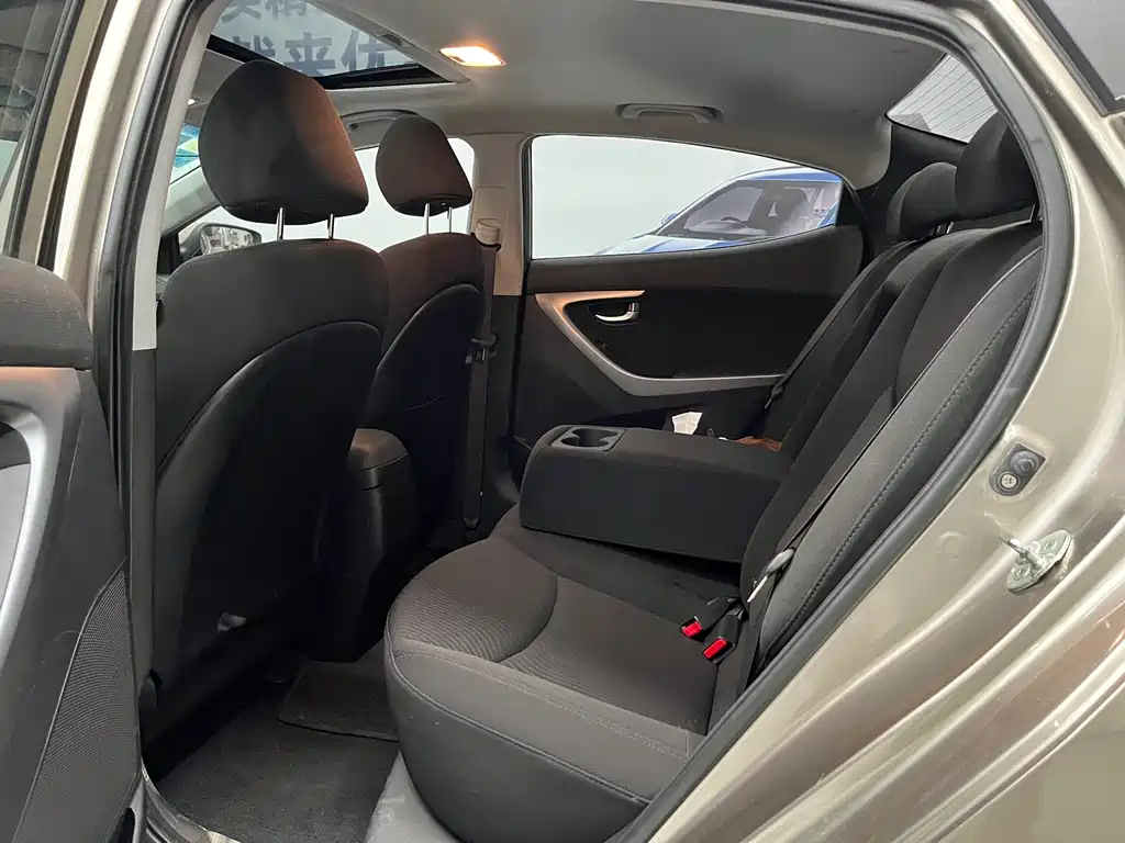 Hyundai Elantra Langdong — миниатюра 13