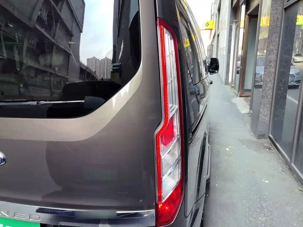 Ford Tourneo — миниатюра 8