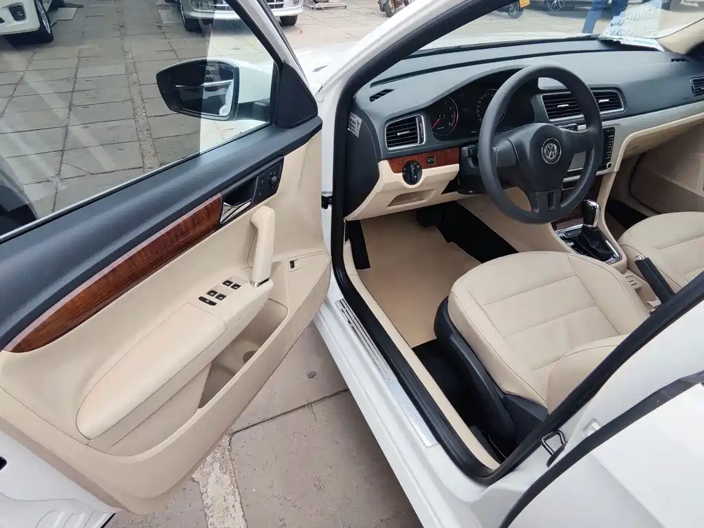 Volkswagen Lavida — миниатюра 5