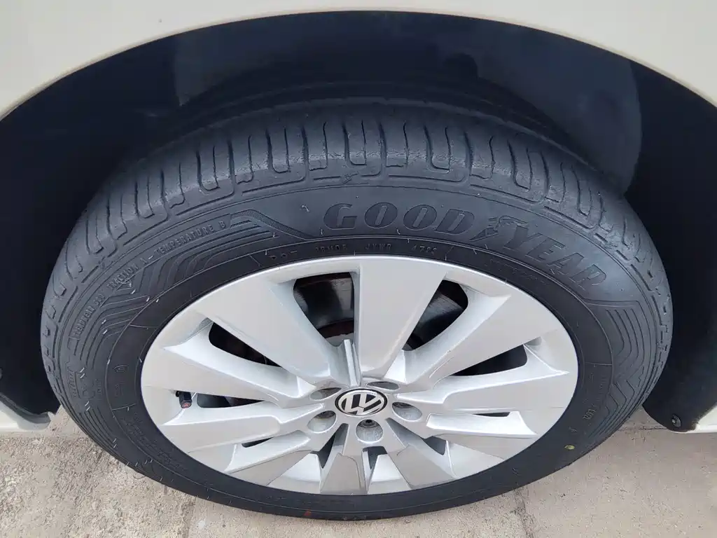 Volkswagen Lavida — миниатюра 4