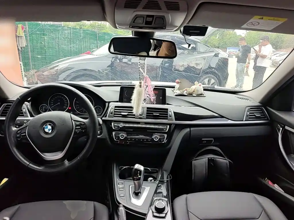 BMW 3 Series — миниатюра 10
