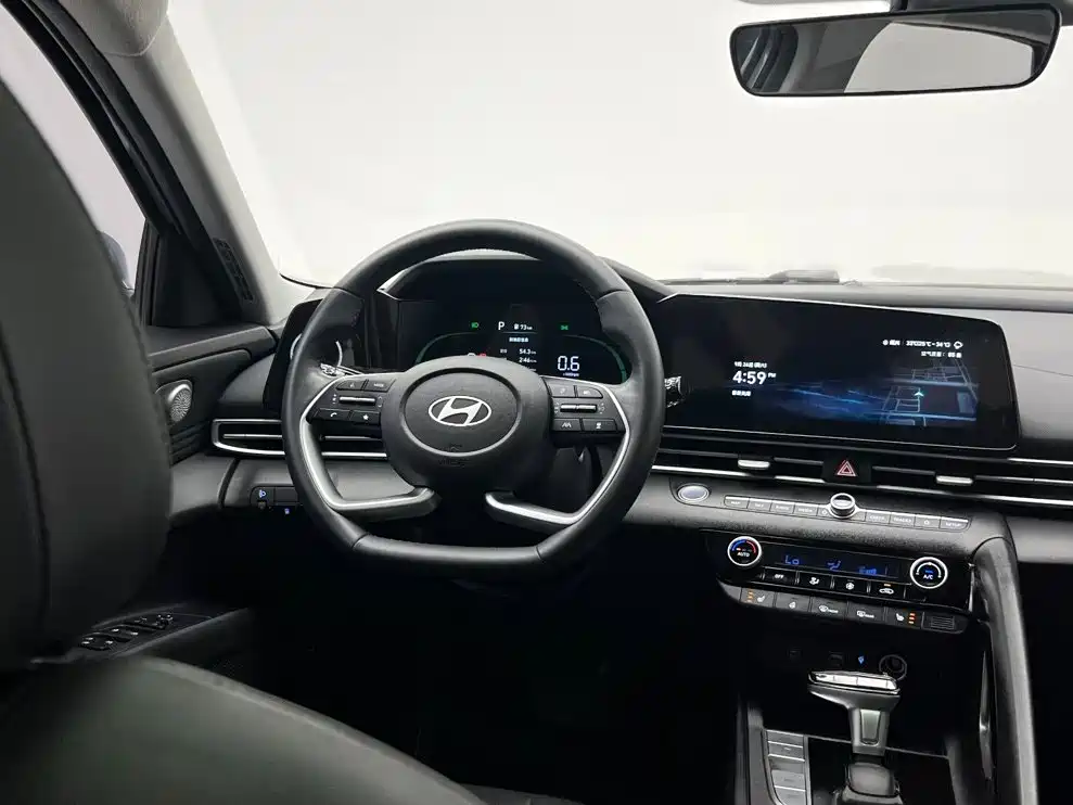 Hyundai Elantra — миниатюра 22
