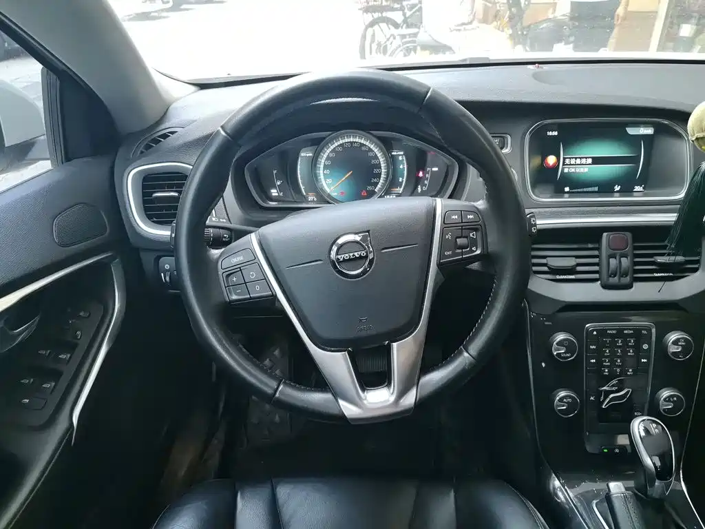 Volvo V40 — миниатюра 11