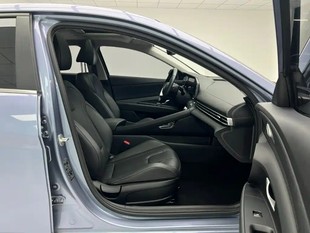 Hyundai Elantra — миниатюра 8