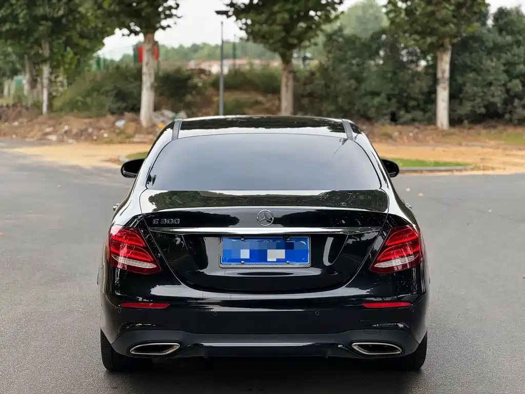 Mercedes-Benz E-Class — миниатюра 8