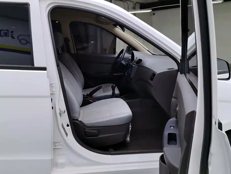 Wuling Hongguang — миниатюра 8