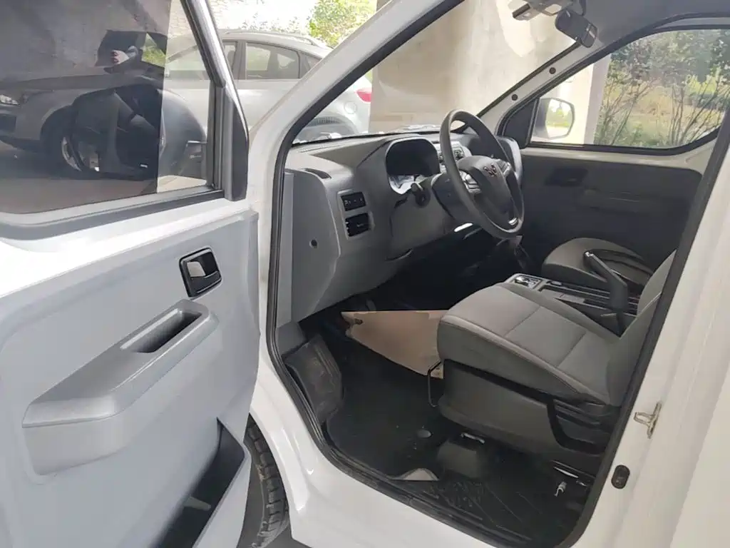 Wuling Yangguang — миниатюра 16
