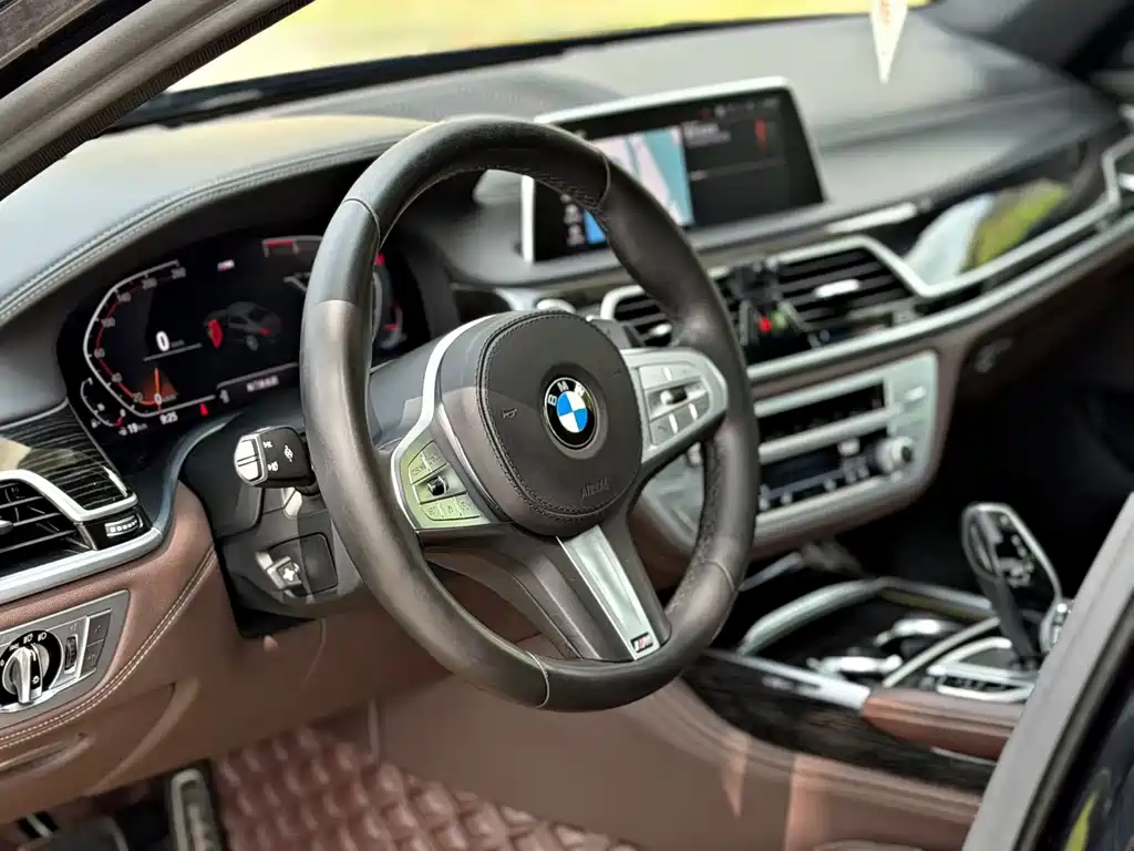 BMW 7 Series — миниатюра 5
