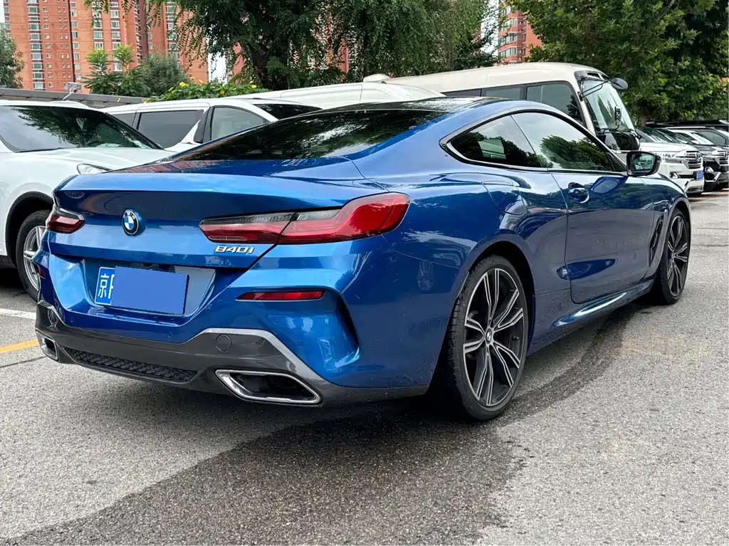 BMW 8 Series — миниатюра 4