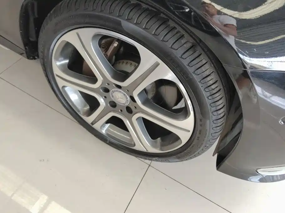 Mercedes-Benz E-Class — миниатюра 6