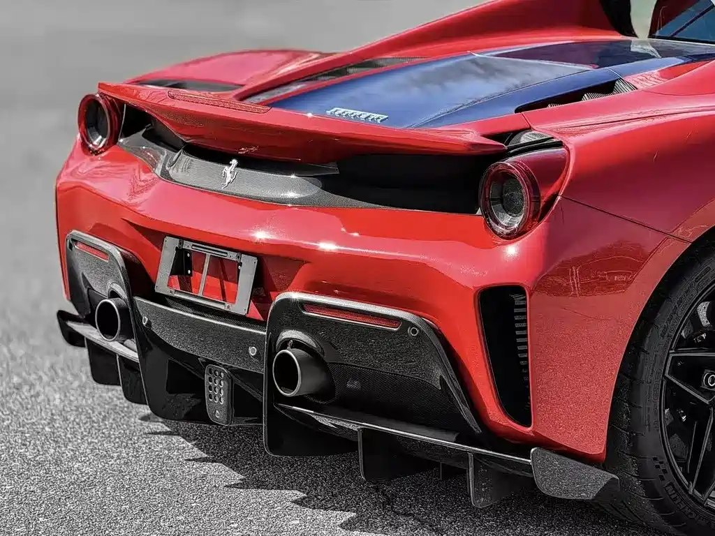 FERRARI 488