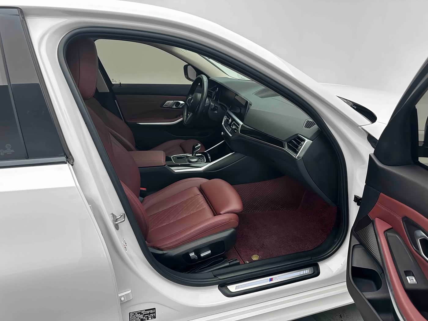 BMW 3 Series 2.0 л 2022 г. Белый, пробег 36000 км