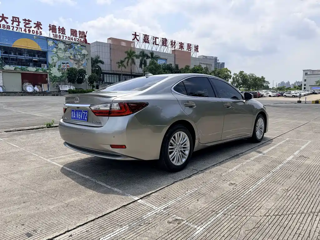Lexus ES — миниатюра 10