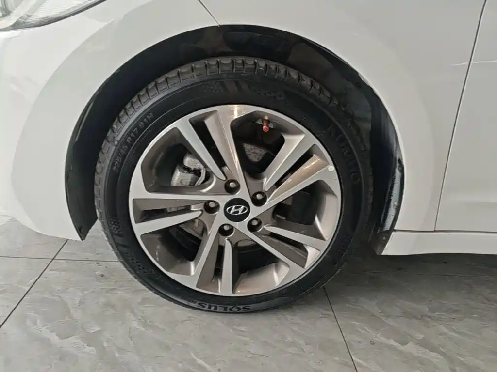 Hyundai Elantra — миниатюра 23