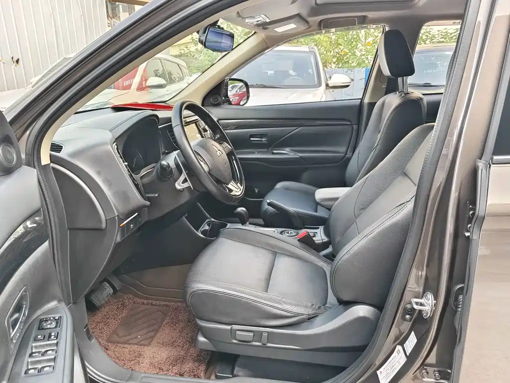 Mitsubishi Outlander (Import) — миниатюра 4