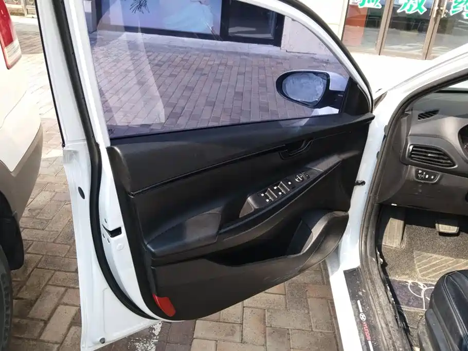 Hyundai Elantra — миниатюра 7