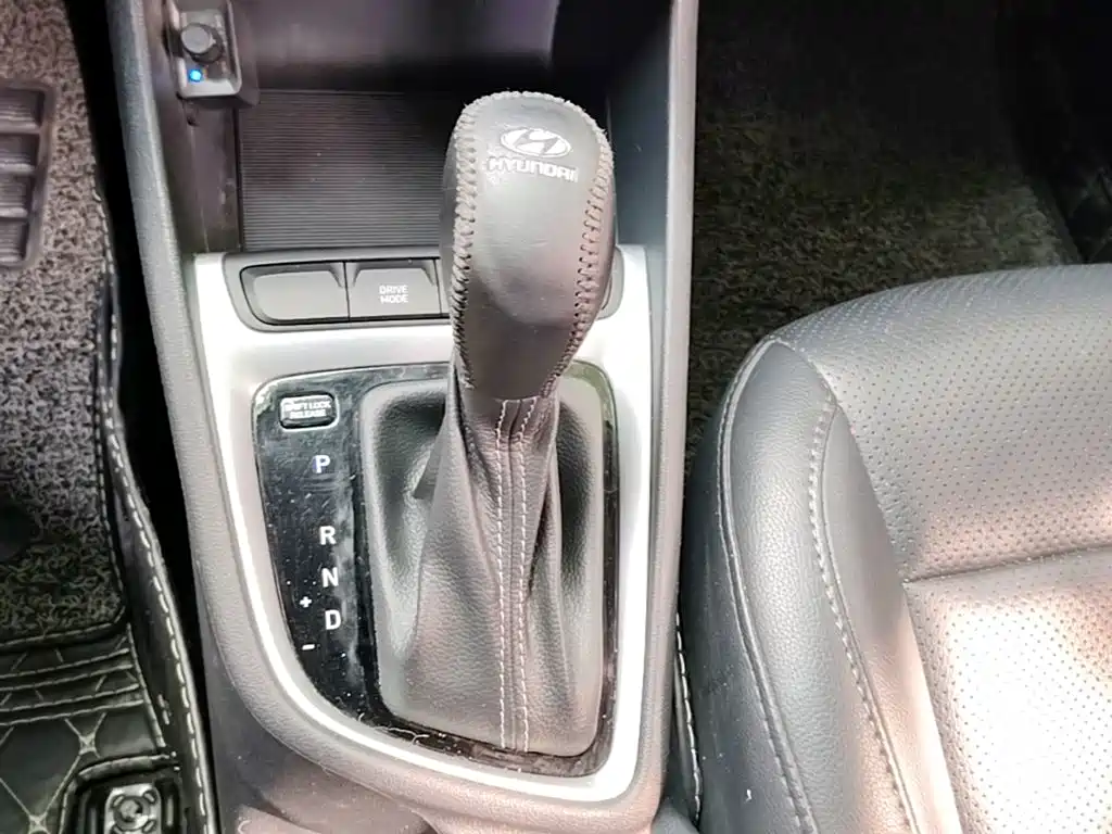 Hyundai Elantra — миниатюра 14