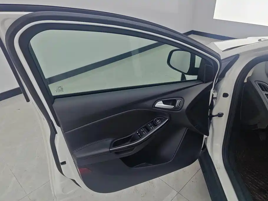 Ford Focus — миниатюра 7
