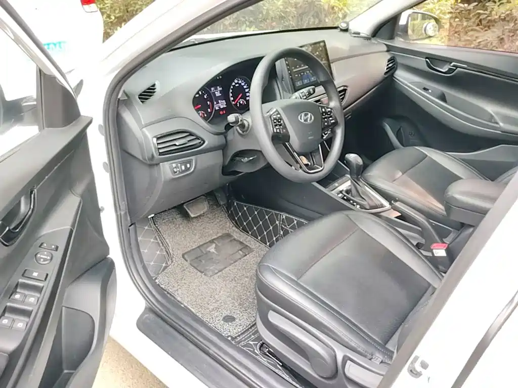 Hyundai Elantra — миниатюра 16